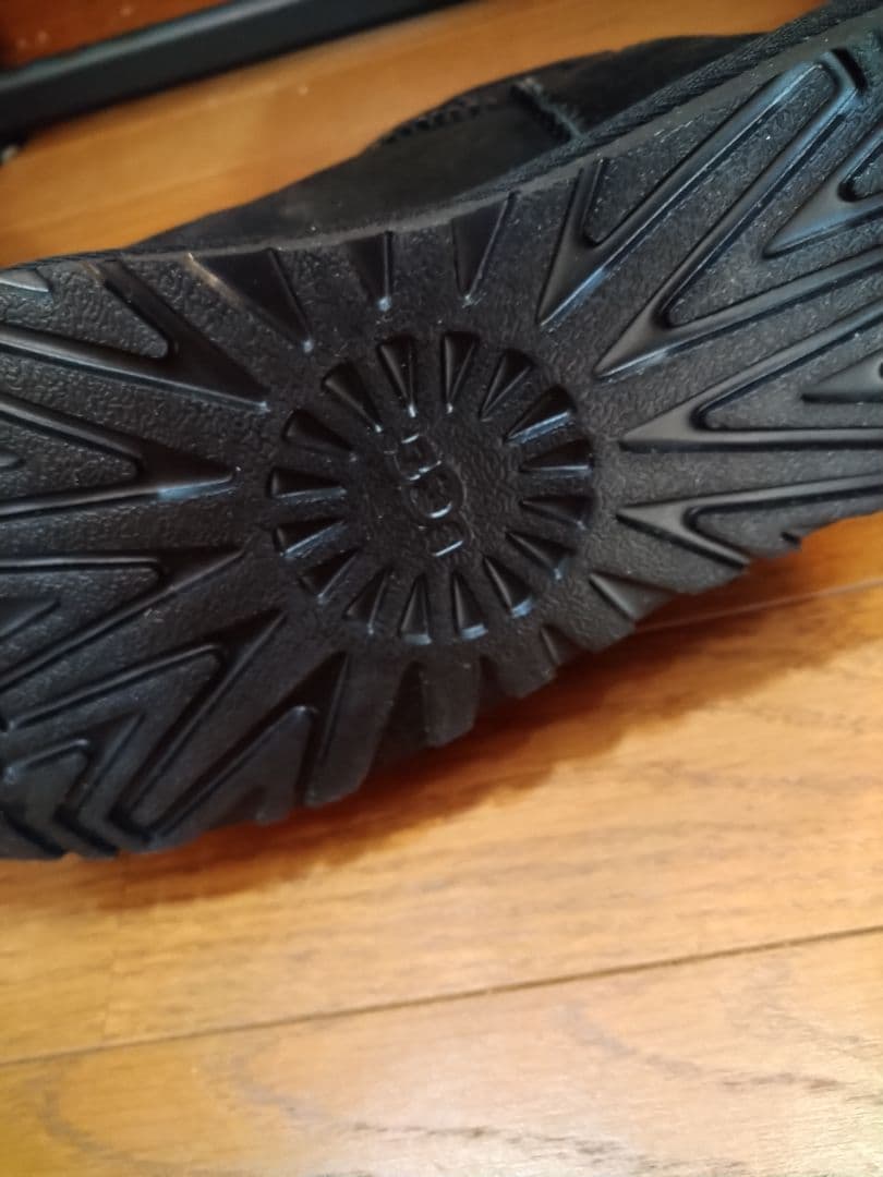 【試し履きのみ！】UGG　ブラック ムートンショートブーツ　25.0cm