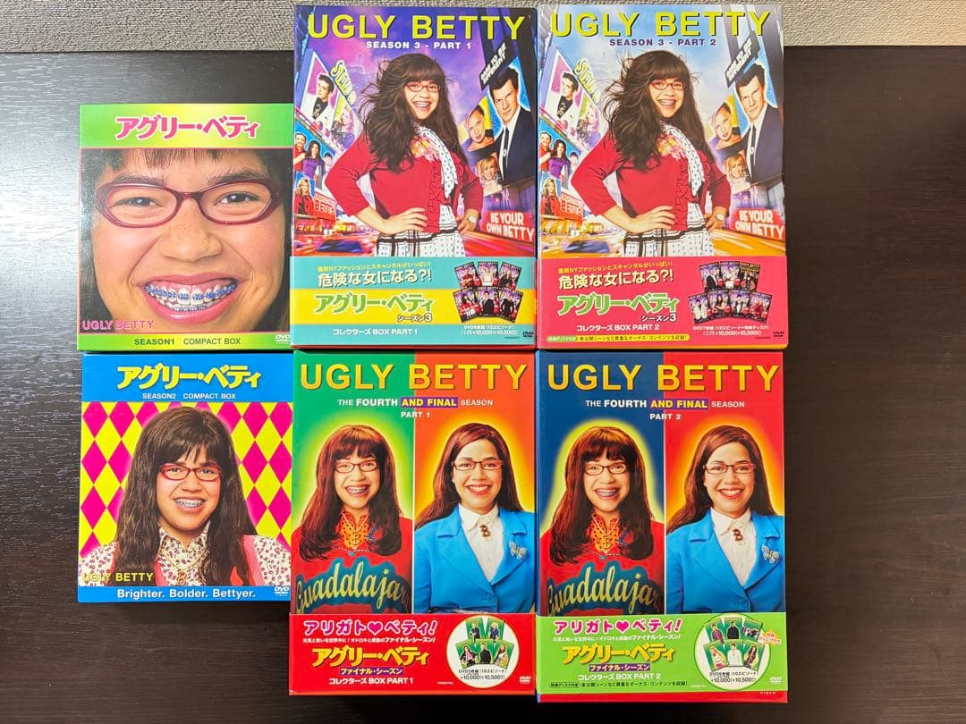 アグリーベティ / UGLY BETTY DVD BOX　全シーズン・全セット Amazon.co.jp: アグリ・ベティ コンパクトBOX 全巻セット (シーズン1-4