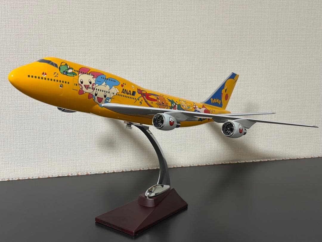 ANA ピカチュウジャンボ(ポケモンジェット) B747-400 JA8957 - メルカリ