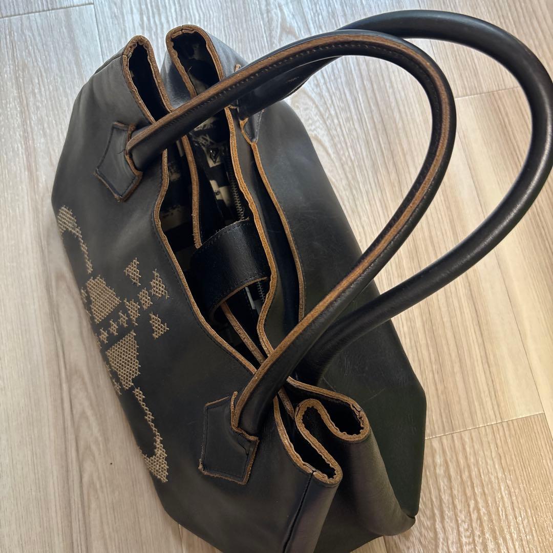 ピンクの猫さん専用】ヴィヴィアン黒レザー刺繍デザインハンドバッグ