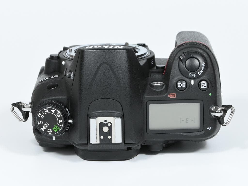 【超美品】 ニコン　Nikon D7000 ボディ 《ショット数2800》