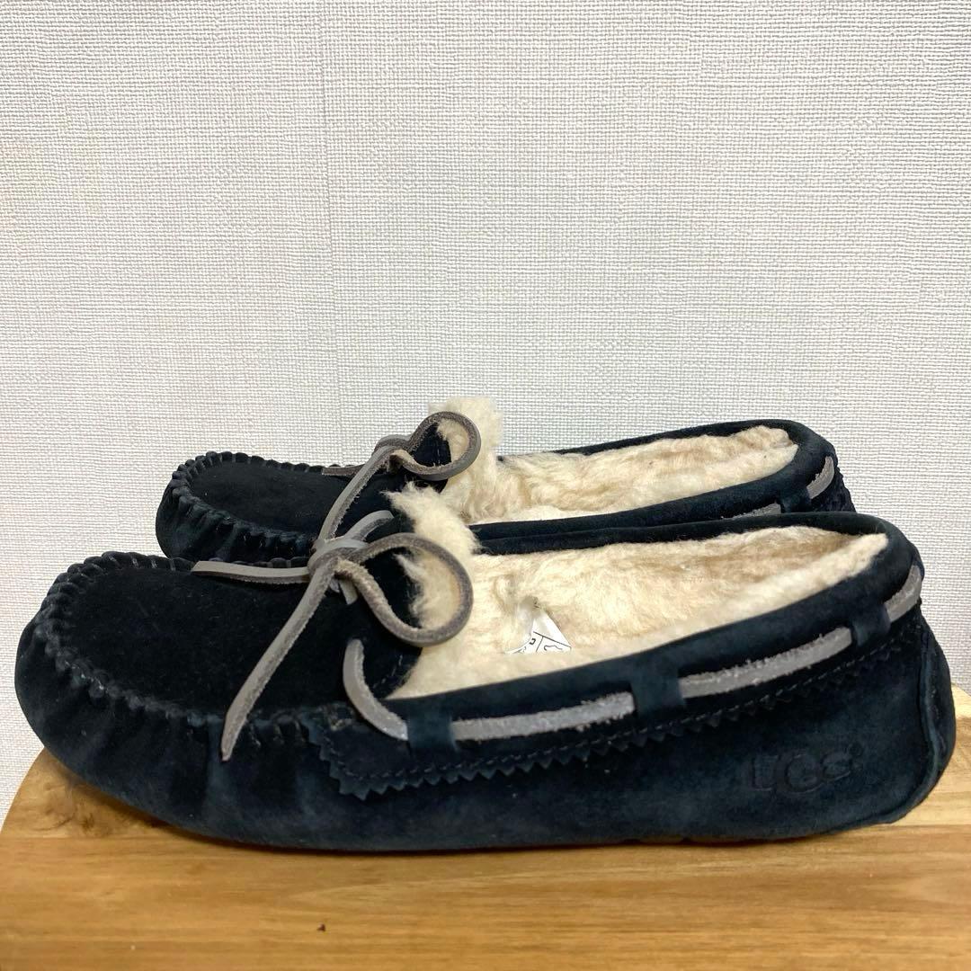 UGG アグ リボン付き モカシン スリッポン - メルカリ