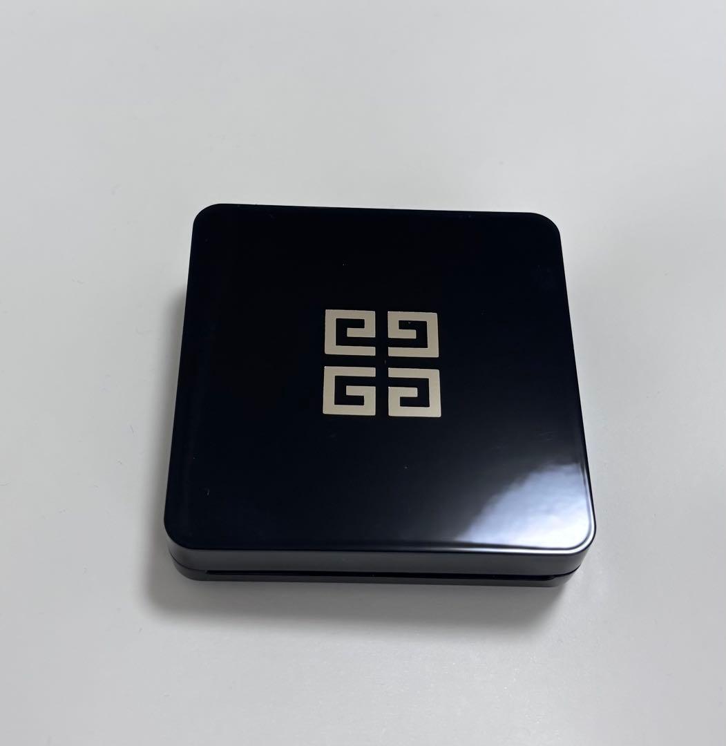 GIVENCHY ソワン ノワール UVコンパクト ソワン ノワール Uv コンパクト - 日焼け止め | Givenchy Beauty