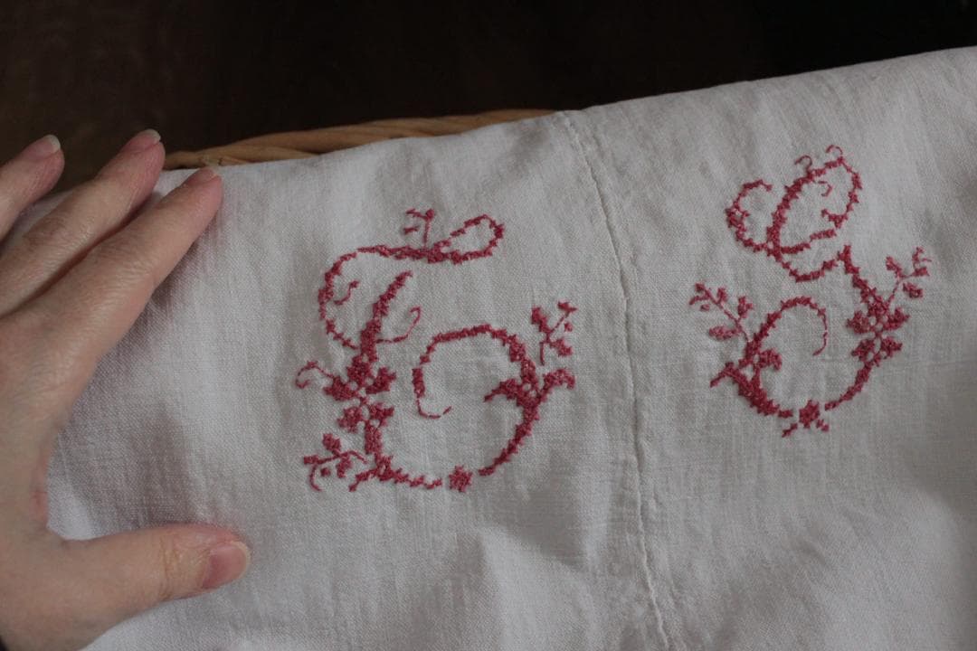 フランスリネン・アンティークシーツ/イニシャルモノグラムクロス 肌になじむベッドリネンシーツ モノグラム刺繍 イニシャル フランス
