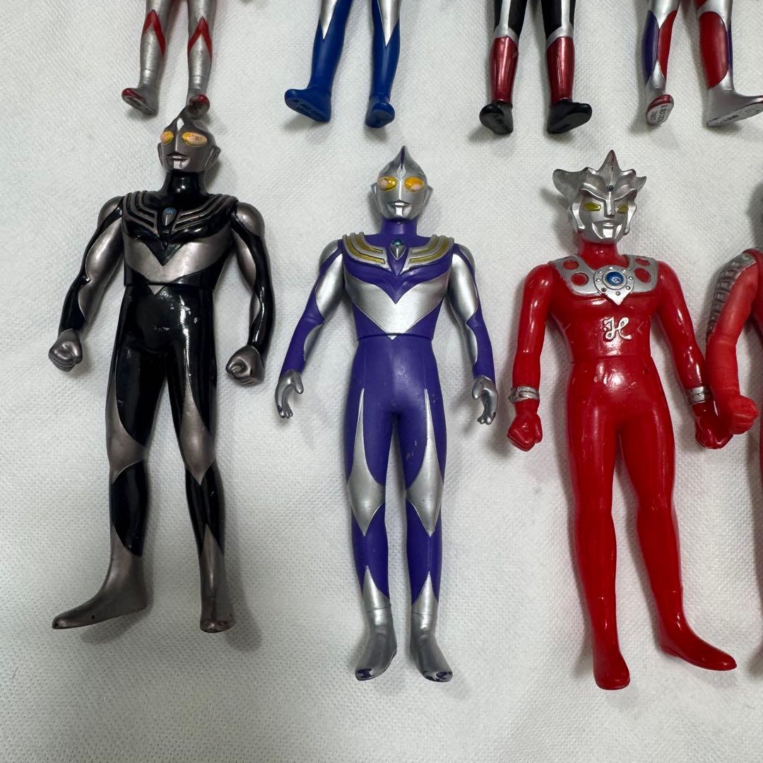 ウルトラマン ソフビ 24体セットフィギュア まとめ売り - メルカリ