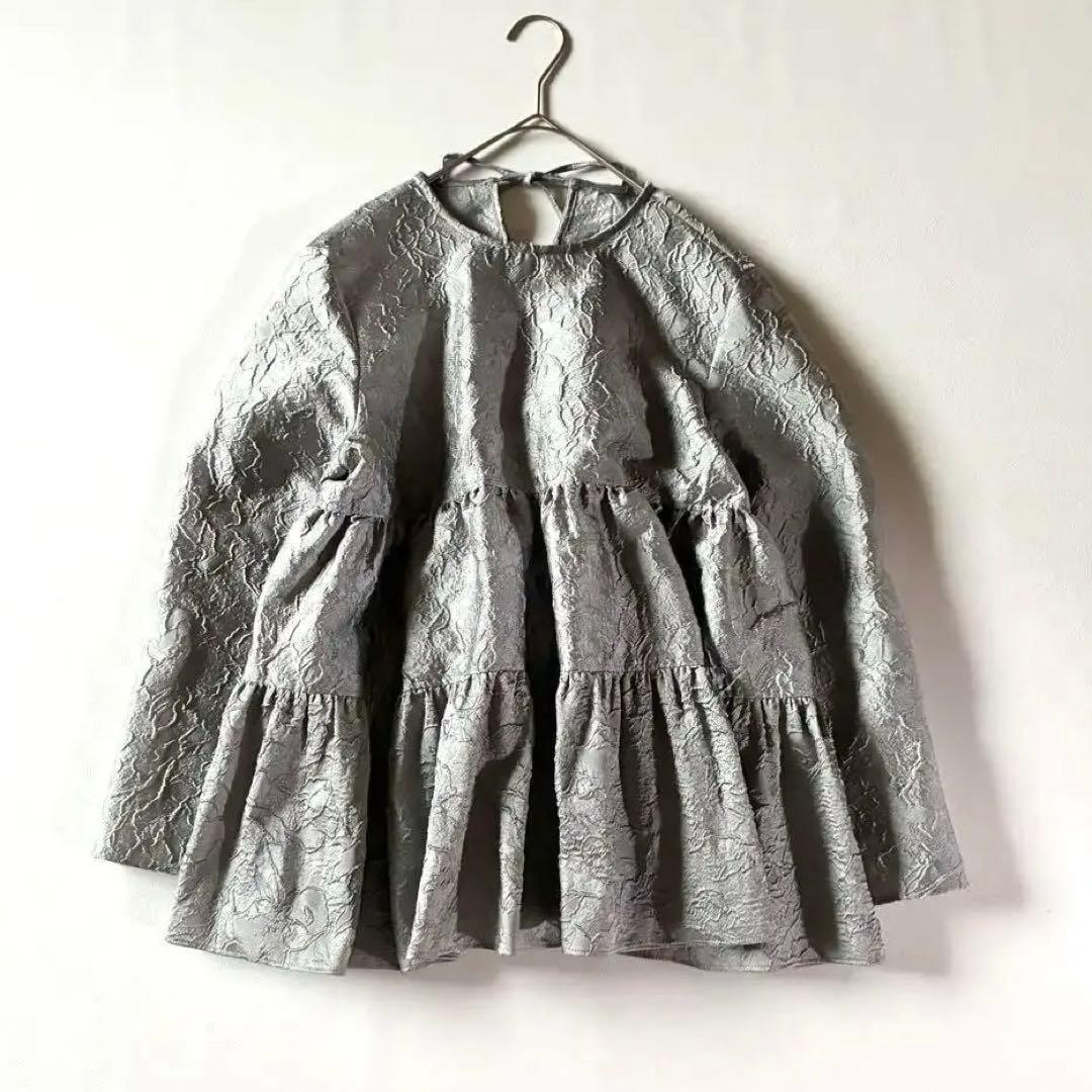 極美品✨OHGA オーガ ジャガードギャザーブラウス グレー - メルカリ