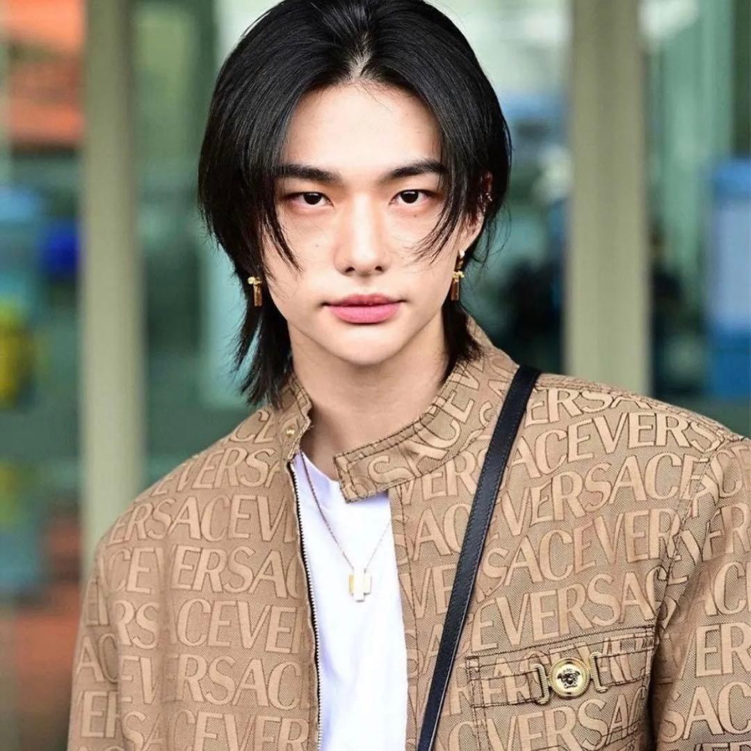 ヴェルサーチ☆ヒョンジン着用ピアス VERSACE ピアス - メルカリ