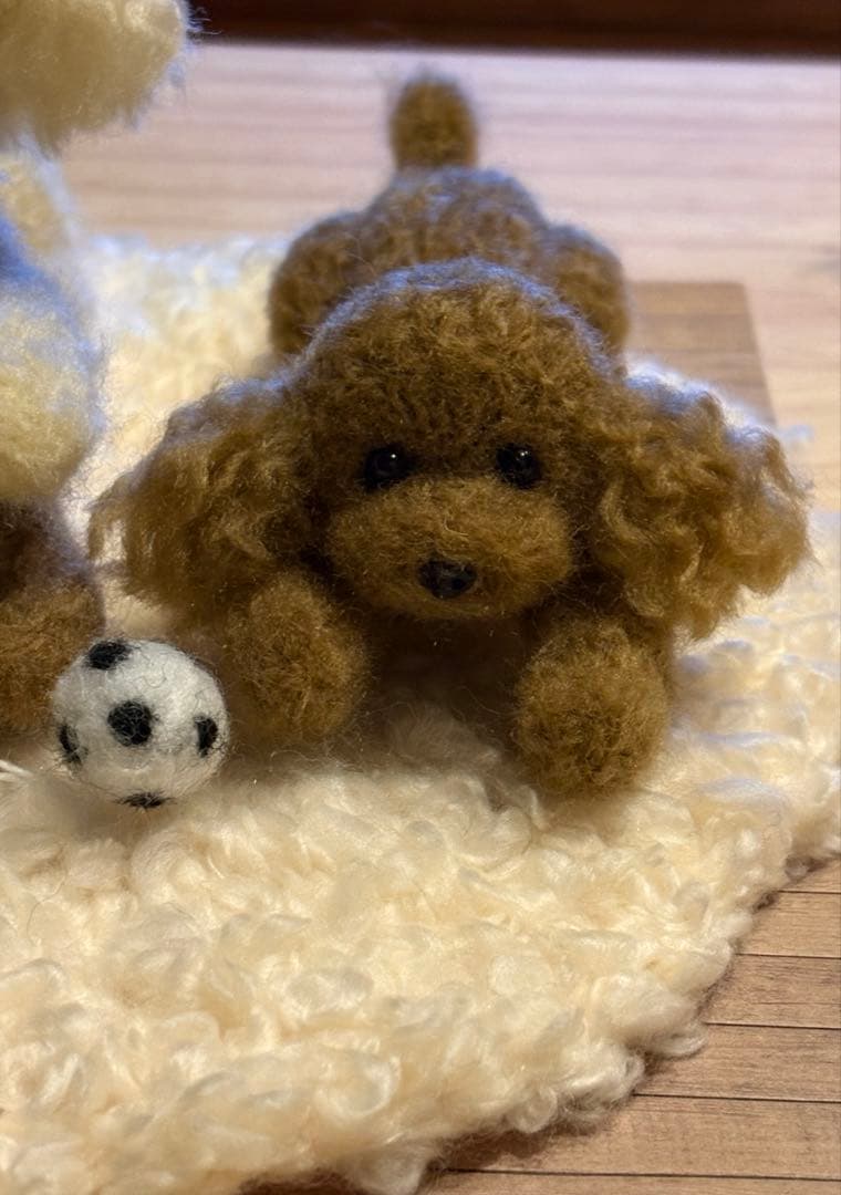 羊毛フェルト 毛糸 トイプードル（遊んだ後のリラックスタイ