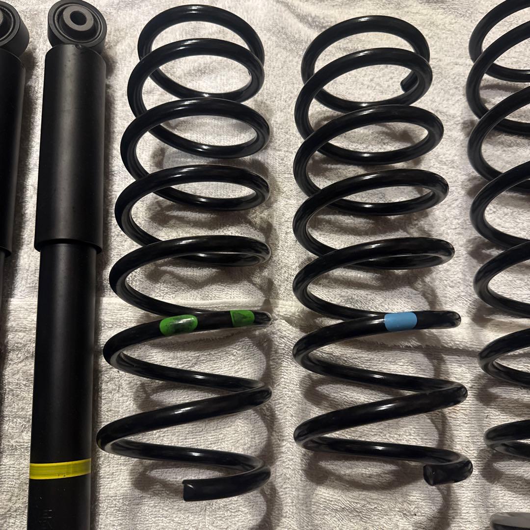 JB64W ジムニー純正ショックアブソーバ -4本セット 新車はずし