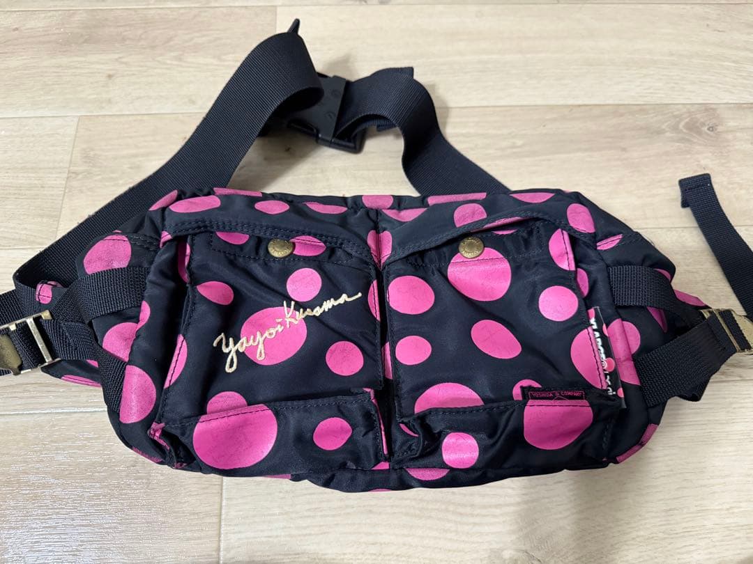 【希少】草間彌生×PORTER×X-girl×XLARGE コラボボディバッグ 展覧会「草間彌生 わが永遠の魂」とX-girl・XLARGEがコラボ、