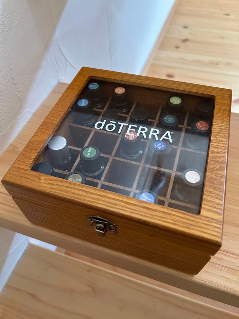 ドテラ　木箱　アロマオイル入り 正規品 doTERRA ドテラ アロマオイル ケース 木箱 ウッドボックス 木製