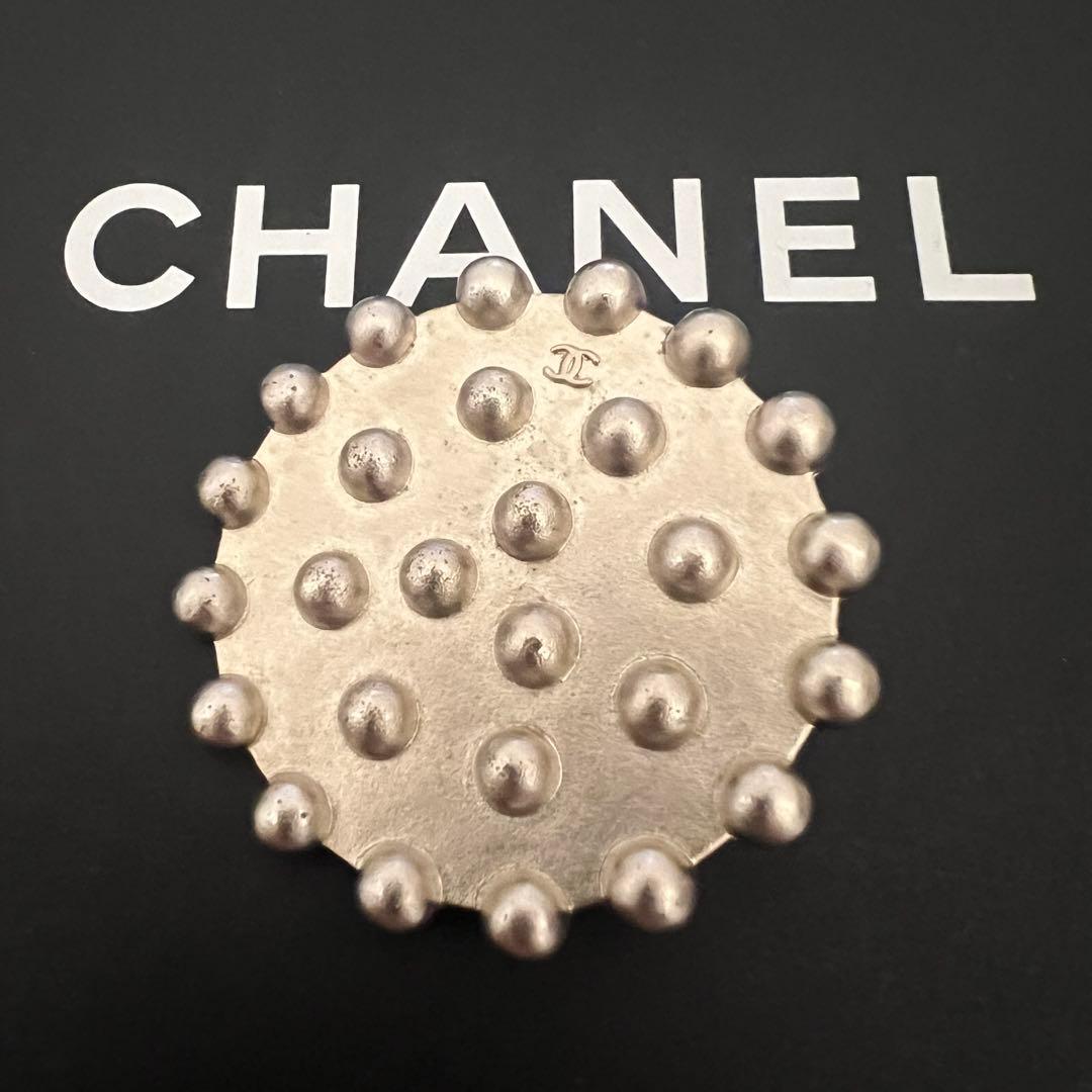 美品✨CHANEL シャネル ブローチ スタッズ ココマーク シルバー 98P 楽天市場】シャネル ブローチ CHANEL ココマーク シルバー ライン