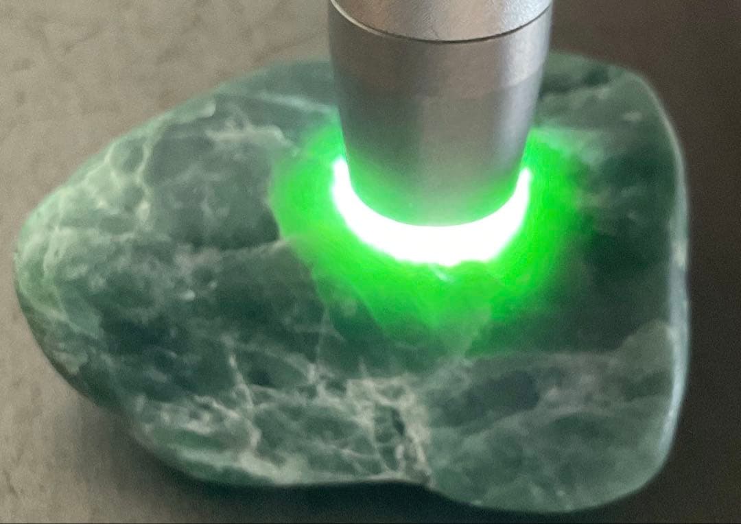 映える濃緑色 透明感 糸魚川翡翠24g ヒスイ ひすい - メルカリ