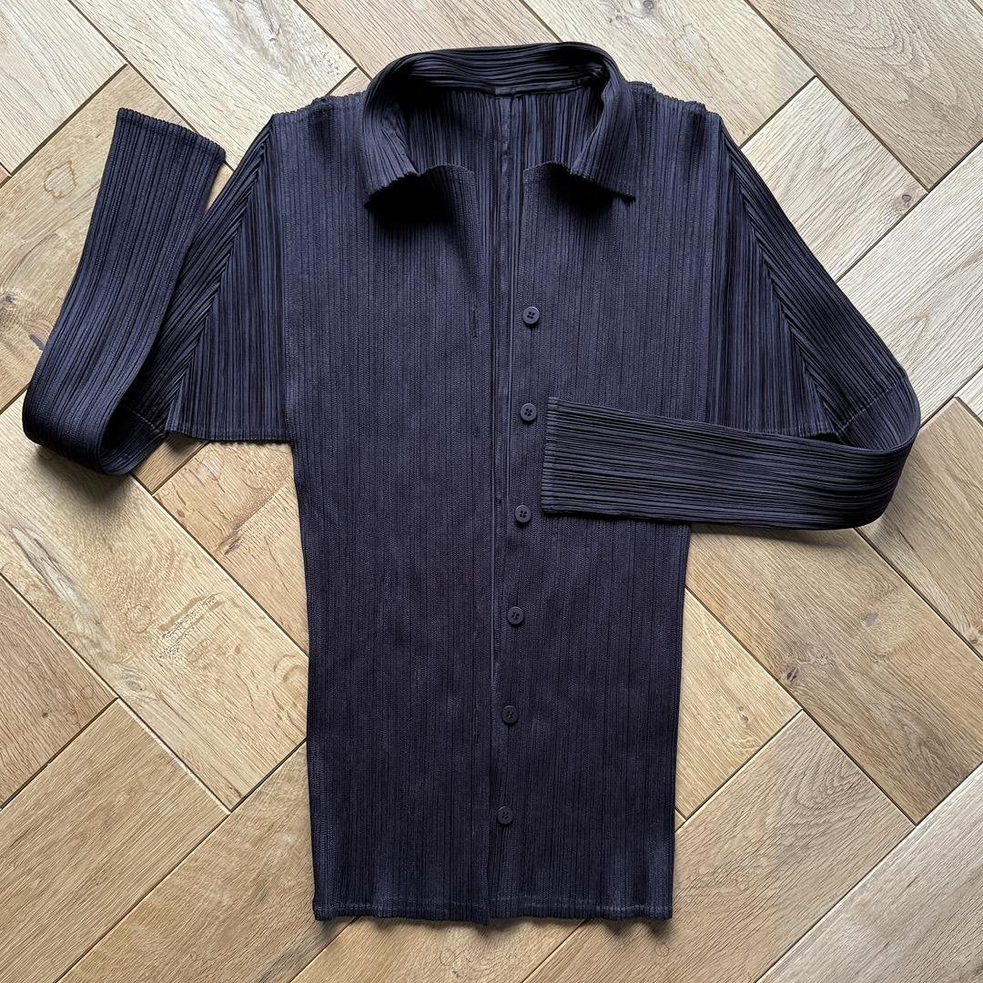 イッセイミヤケ【プリーツ プリーズ】襟付きシャツ／こげ茶 - メルカリ