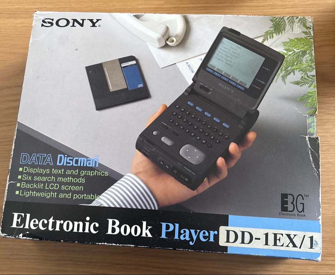 レトロな初期の電子リーダー　ソニー DATA Discman DD-1EX/1 レトロな初期の電子リーダー ソニー DATA Discman DD-1EX/1 - メルカリ