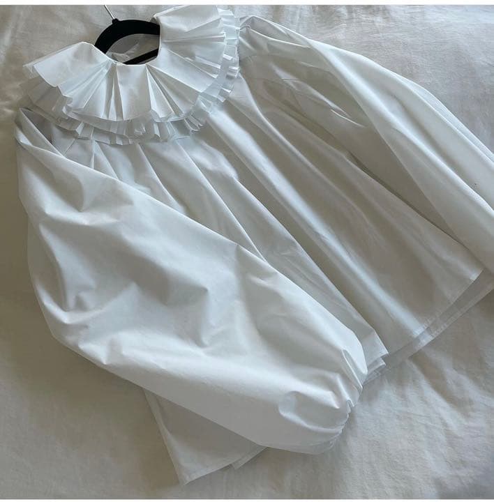 シーニュcygne cygne プリーツカラーブラウス lea レア