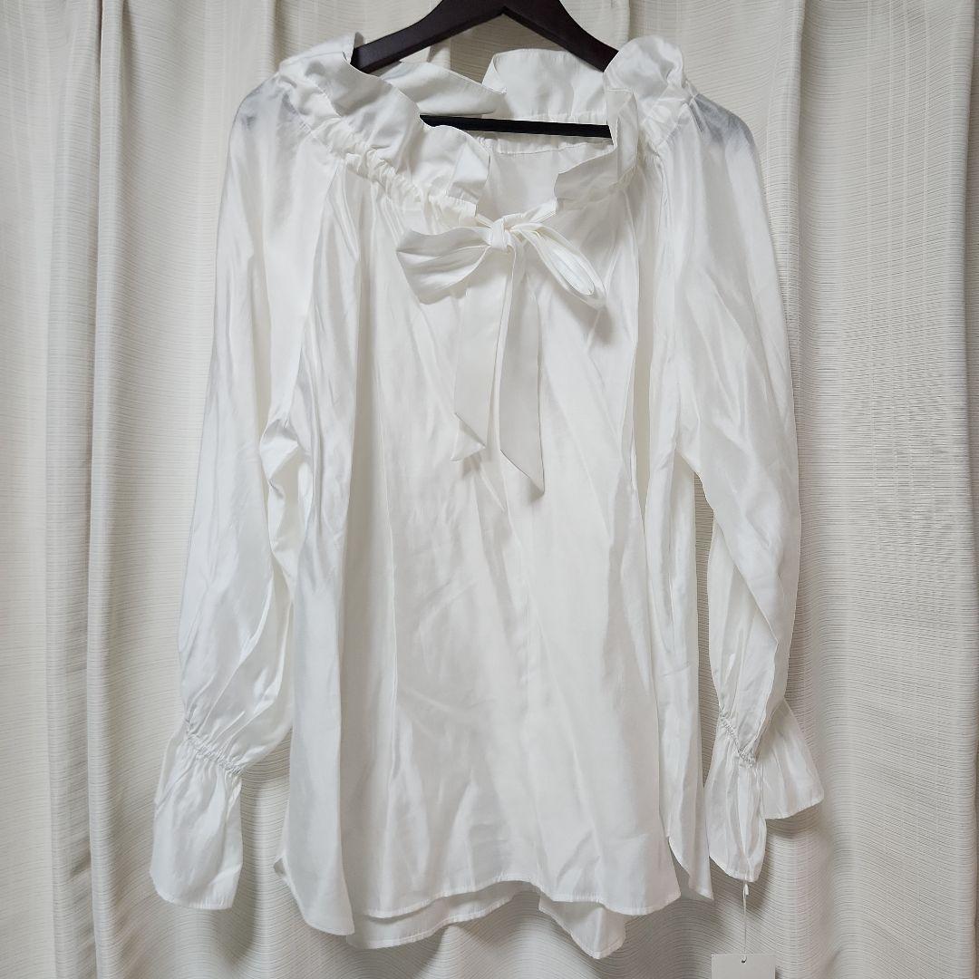 ピンキー&ダイアン、ホワイトリボン付きブラウス - メルカリ