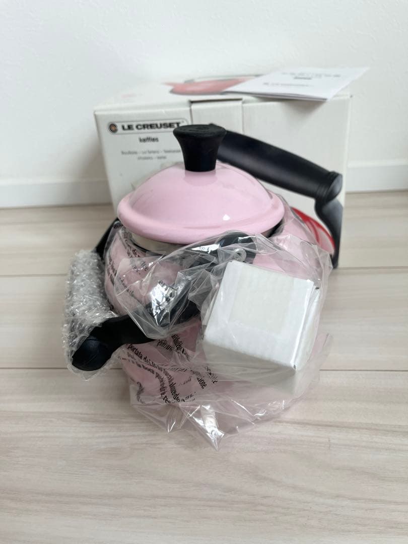 《新品未使用》ル・クルーゼ/ ピンク /ケトル/デミ/1.1L