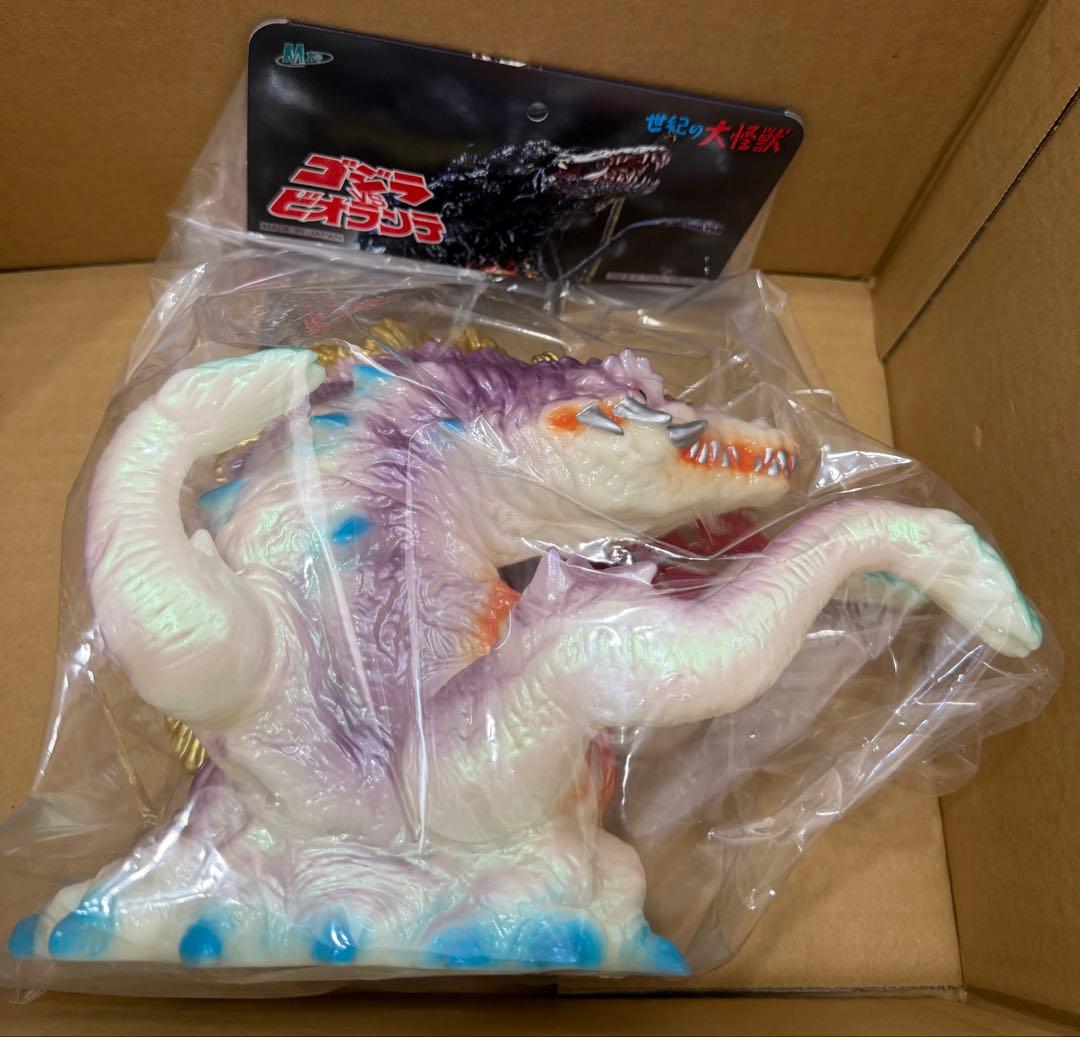 m1号 ビオランテ BEAMS 蓄光 ソフビ - メルカリ