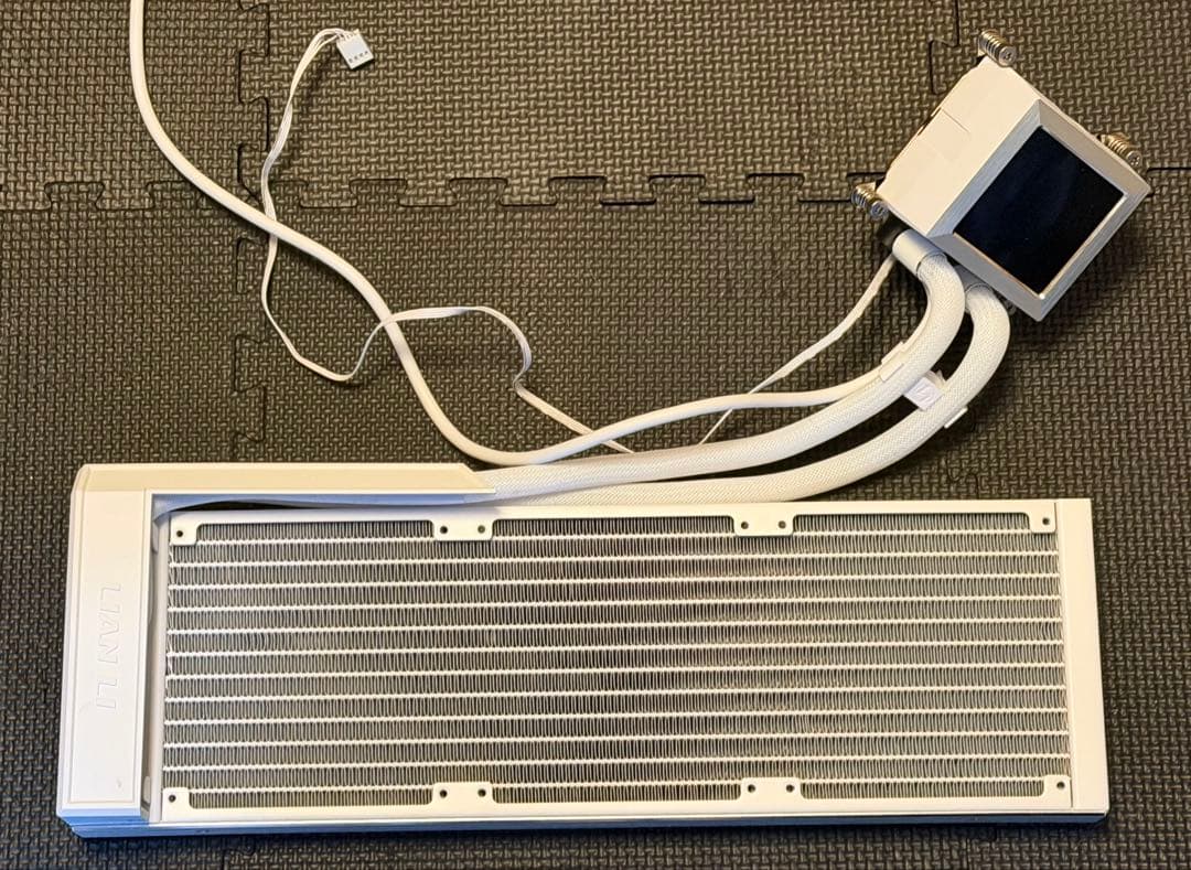 ク*ミ様 Lian Li HydroShift LCD ファン無し 取寄せ商品：納期要確認】 Lian Li HydroShift LCD NO FAN White | PC