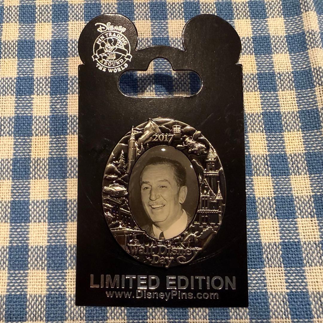 ウォルト ディズニー デー ピンバッジ - メルカリ