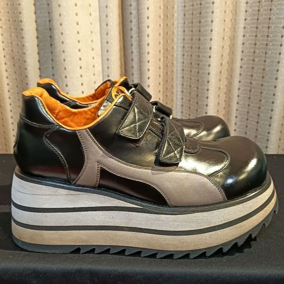 ヤスダ　アケミ様☆aff厚底レザー スニーカー ☆SWEAR 　　FOTUS