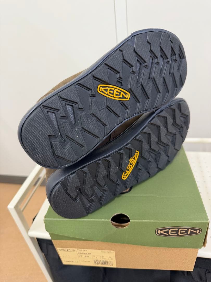 KEEN エレナチェルシー 23.5cm