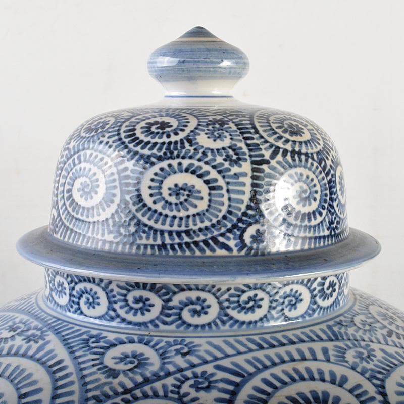 伊万里焼 古伊万里 染付 蛸唐草文 沈香壷 蓋物 飾壷 C 6047C - メルカリ