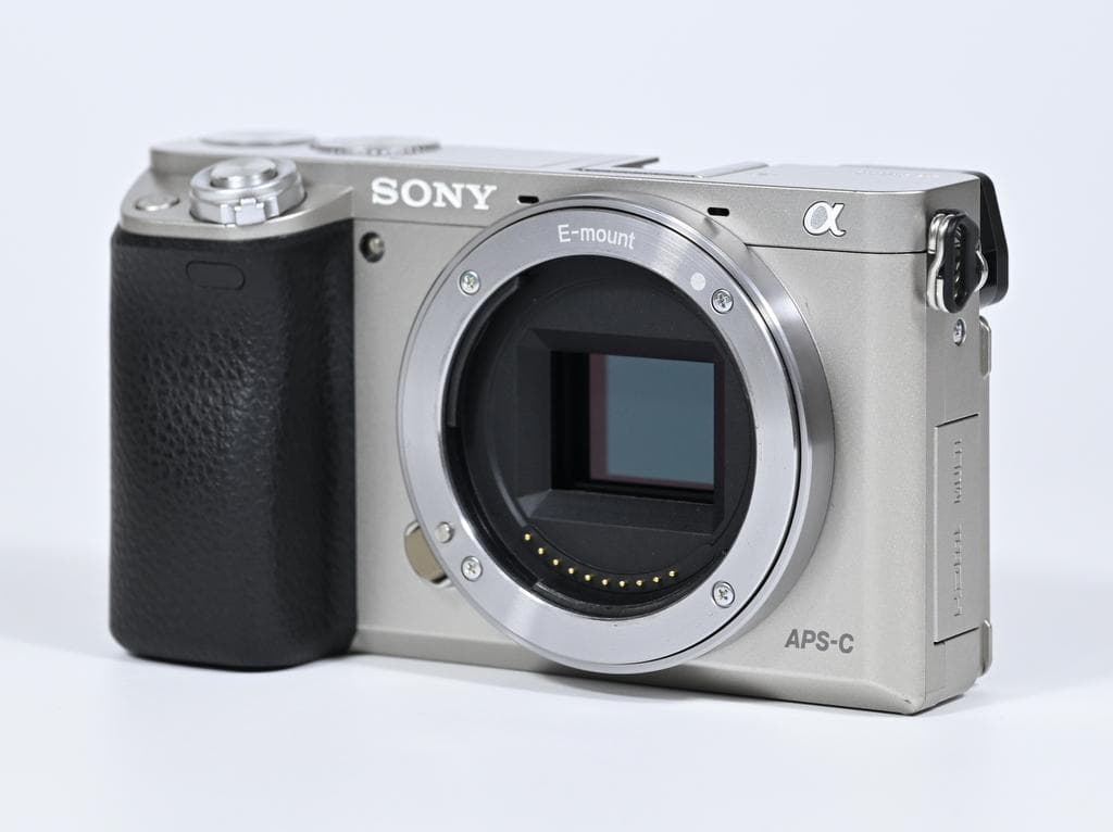 【美品】 ソニー α6000 ILCE-6000 ボディ 《ショット数6692》