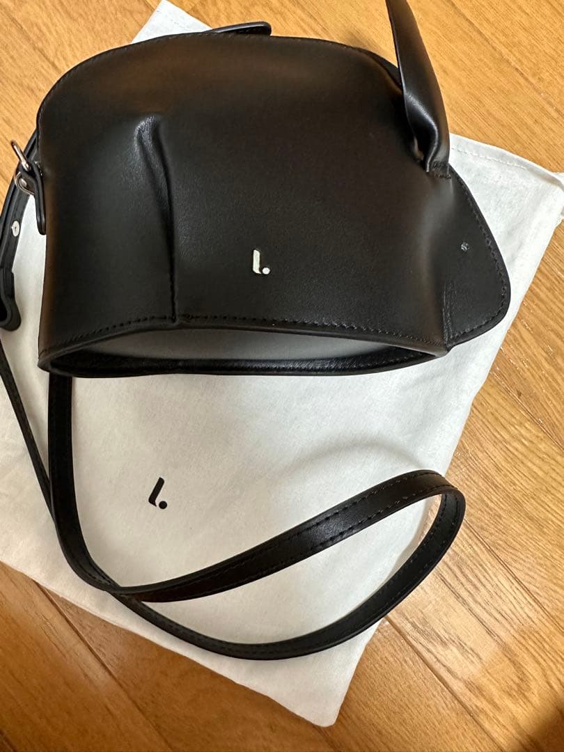 エルドット ウサギ レザー ポーチ ショルダー バッグ 黒 - メルカリ