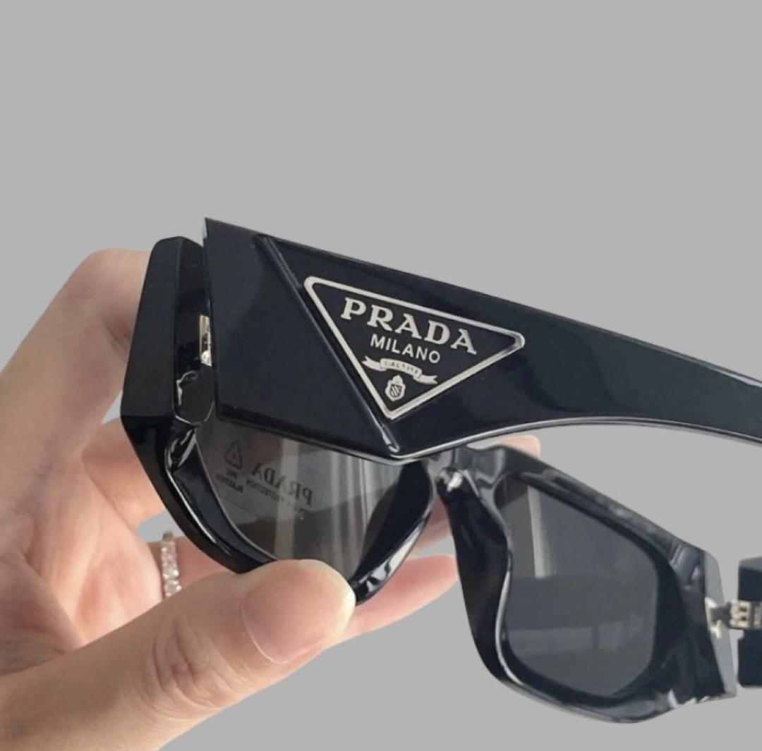 PRADA ブラック サングラス ケース付き - メルカリ