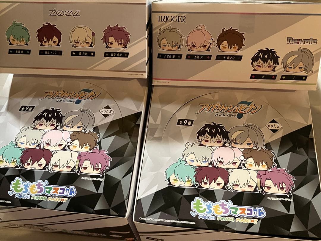 *✽ アイナナ もちマス ブラホワ ×4Box ✽*