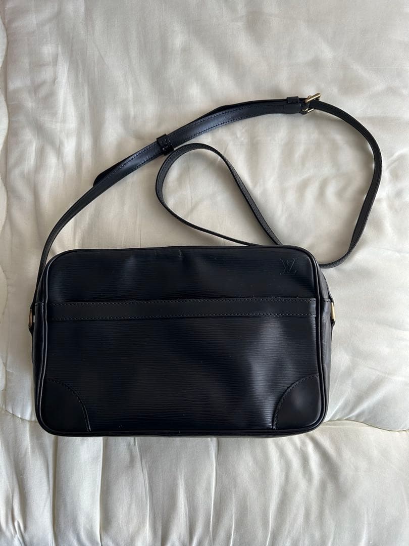 ルイヴィトン LOUIS VUITTON トロカデロ エピ ノワール 斜め掛け 楽天市場】LOUIS VUITTON ルイ ヴィトン エピ トロカデロ24 ショルダー