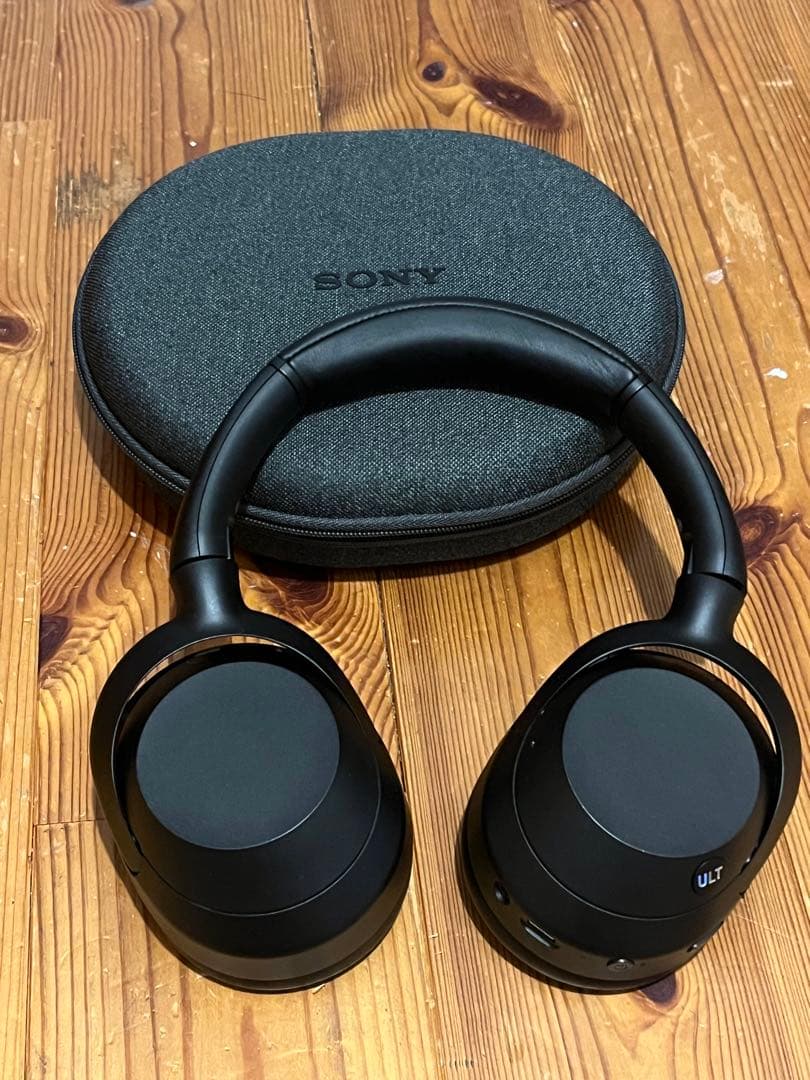 Sony ULTWEAR　ケース付き ULT WEAR 特長 : 装着性とデザイン | ヘッドホン | ソニー