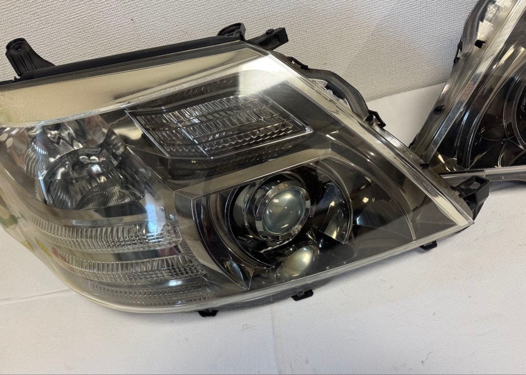 送料込 トヨタ アルファード10系 後期 純正 HID ヘッドライト 左右