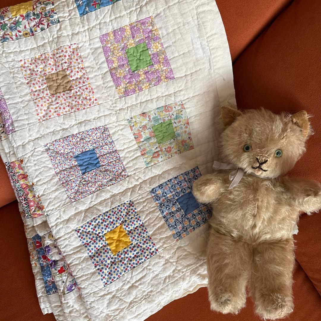 アンティークキルト パステルフラワーが可愛いナインパッチ クリブキルト ☆可愛いアンティークキルト☆ アンティークキルト パステルフラワーが