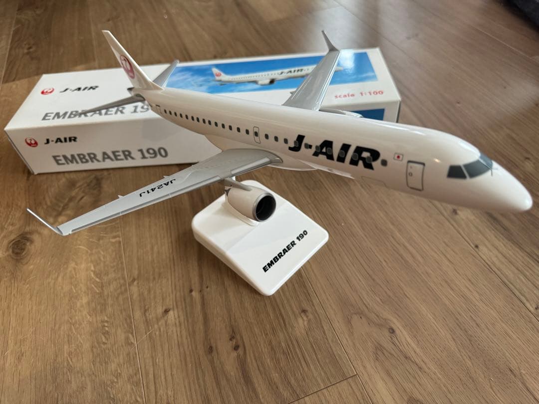J-AIR ENBRAER 190 1/100 エンブラエル モデルプレーン - メルカリ