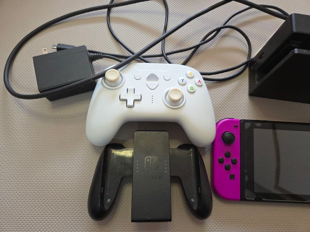 Nintendo Switch 本体 白のジョイコン、マリカーはバラ売りです