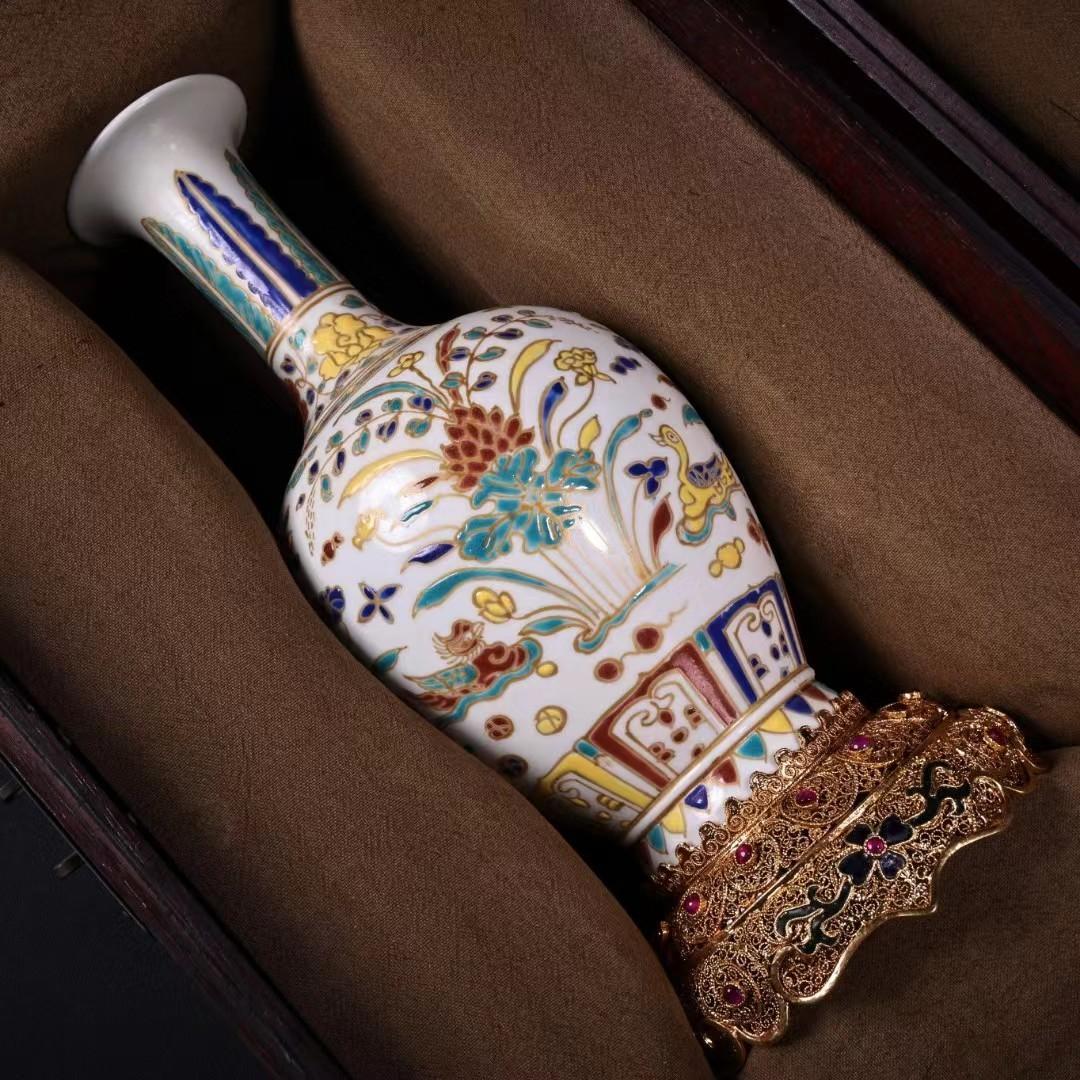 中国古美術・旧蔵粉彩陶磁器の花瓶・純銀の花飾り台座・置物・純手描き
