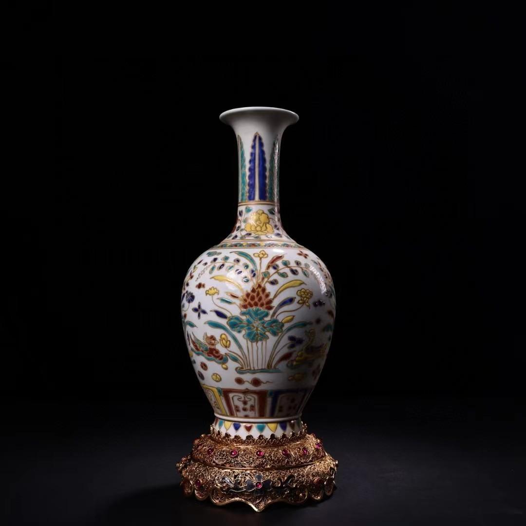 中国古美術・旧蔵粉彩陶磁器の花瓶・純銀の花飾り台座・置物・純手描き