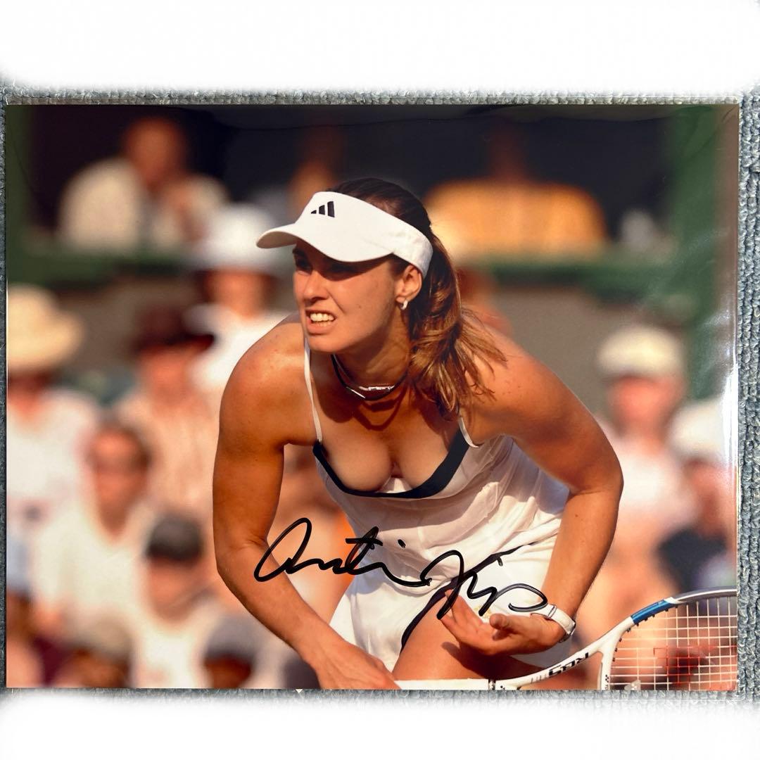 マルチナ ヒンギス (直筆)サイン入り写真 - メルカリ