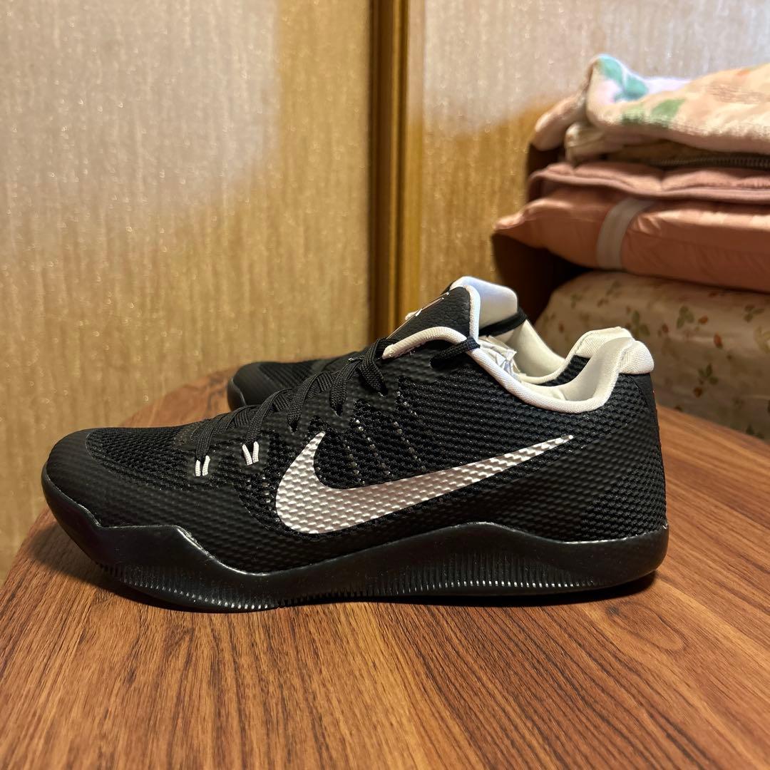 KOBE 11 Nike バスケットボールシューズ 黒/白 Nike Kobe 11 Black and White Sneaker | Hypebeast