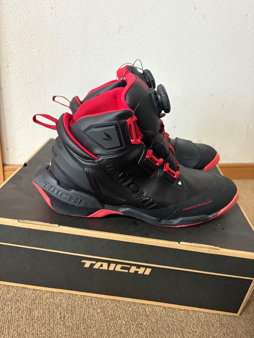 TAICHI RSS013 バイク用靴 ブラック/レッド　26.5cm