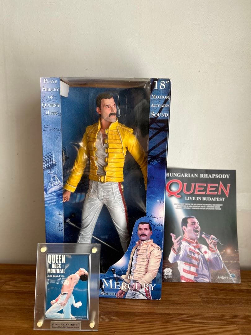 フレディー・マーキュリー１８インチサウンドギミック内蔵アクションフィギュア フレディー・マーキュリー18インチサウンドギミック内蔵アクション
