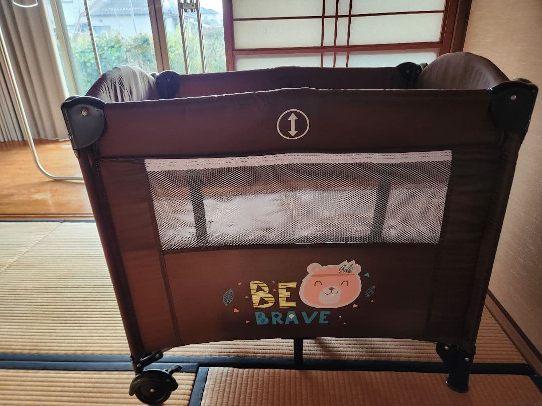 ブラウン メッシュベビーベッド BE BRAVE - メルカリ