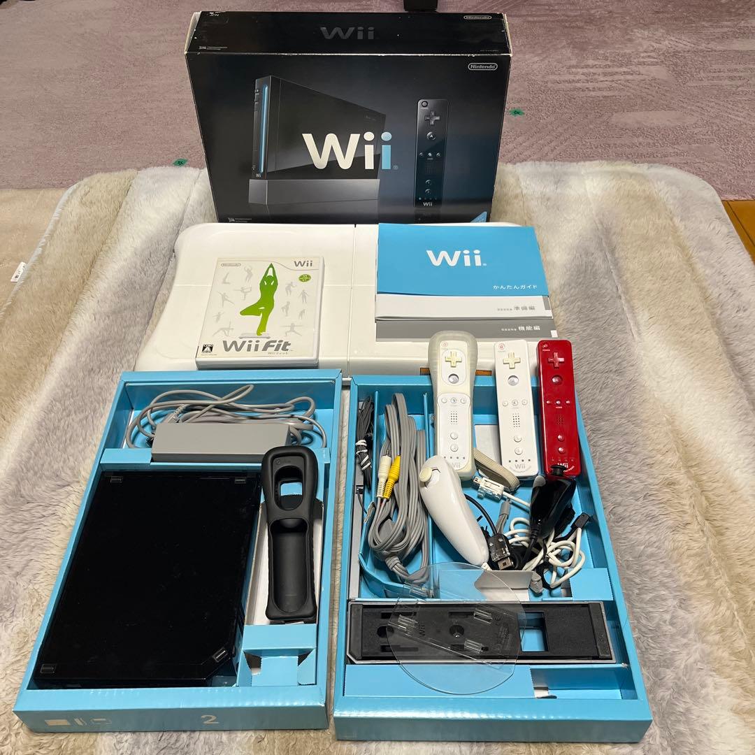 すぐ遊べます♪】任天堂 Wii 本体＋Wii Fit 、リモコンおまけ付き