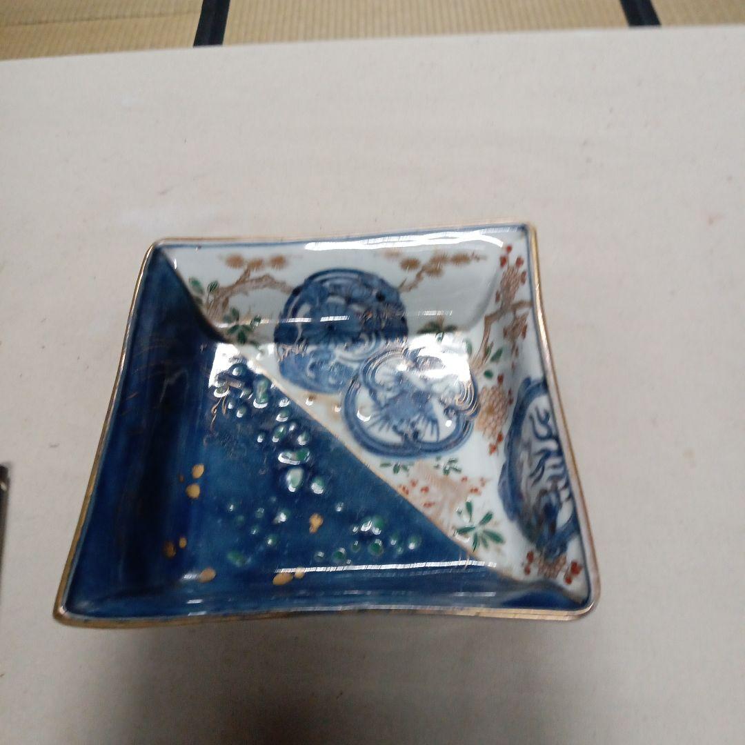 青と白の陶器皿 古伊万里写し 図変わり 深皿 四方皿 窯疵完品 渦福