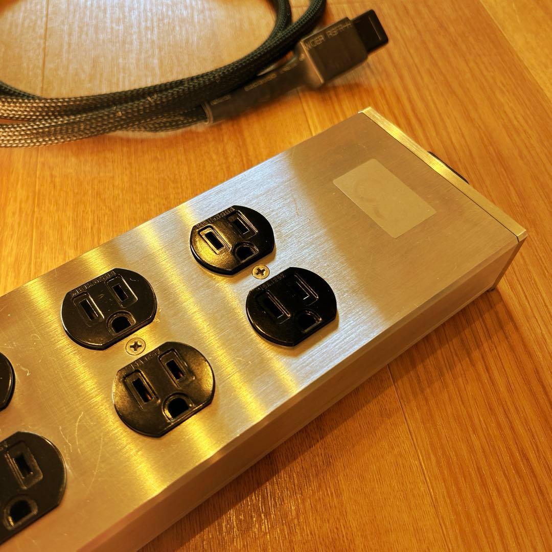 チクマ 高品位8口オーディオ用電源タップ CB-8100Z - メルカリ