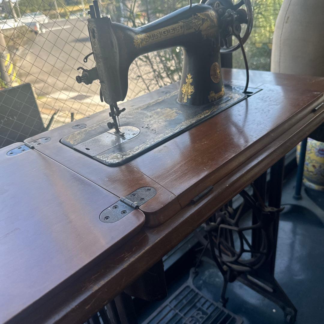 ヴィンテージSINGER 足踏みミシン クラシックデザインディスプレイに！ アンティーク シンガー 足踏みミシン 鉄脚