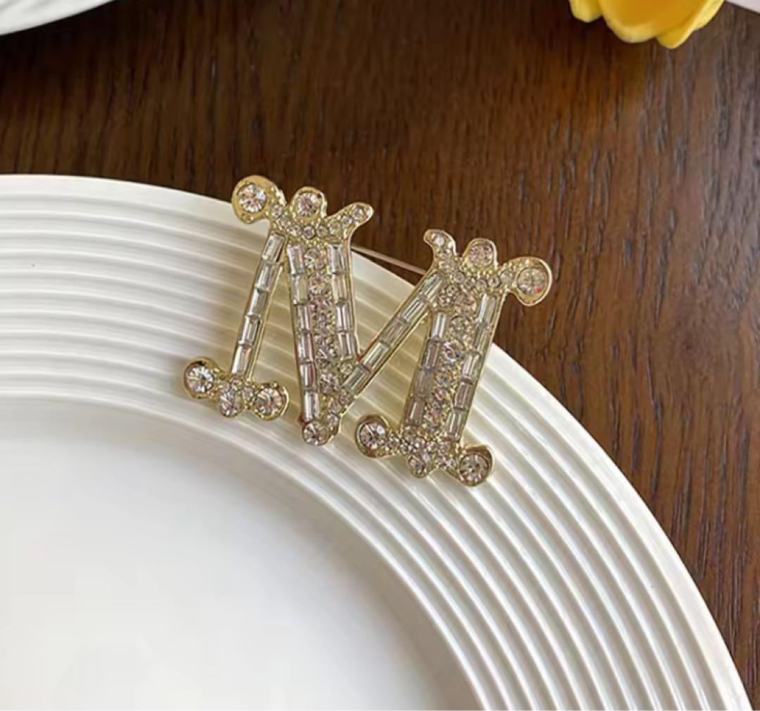 ゴールド クリスタルブローチ MaxMara マックスマーラ Mロゴ